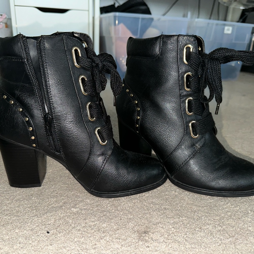 Black heeled boots